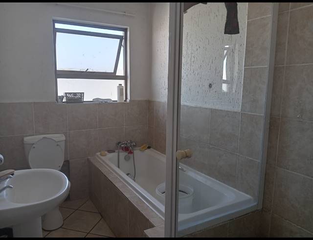 2 BEDROOM SECTIONAL TITLE FOR SALE IN BOKSBURG NORTH